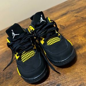 Air Jordan 4 “Thunder “ .. size 12C